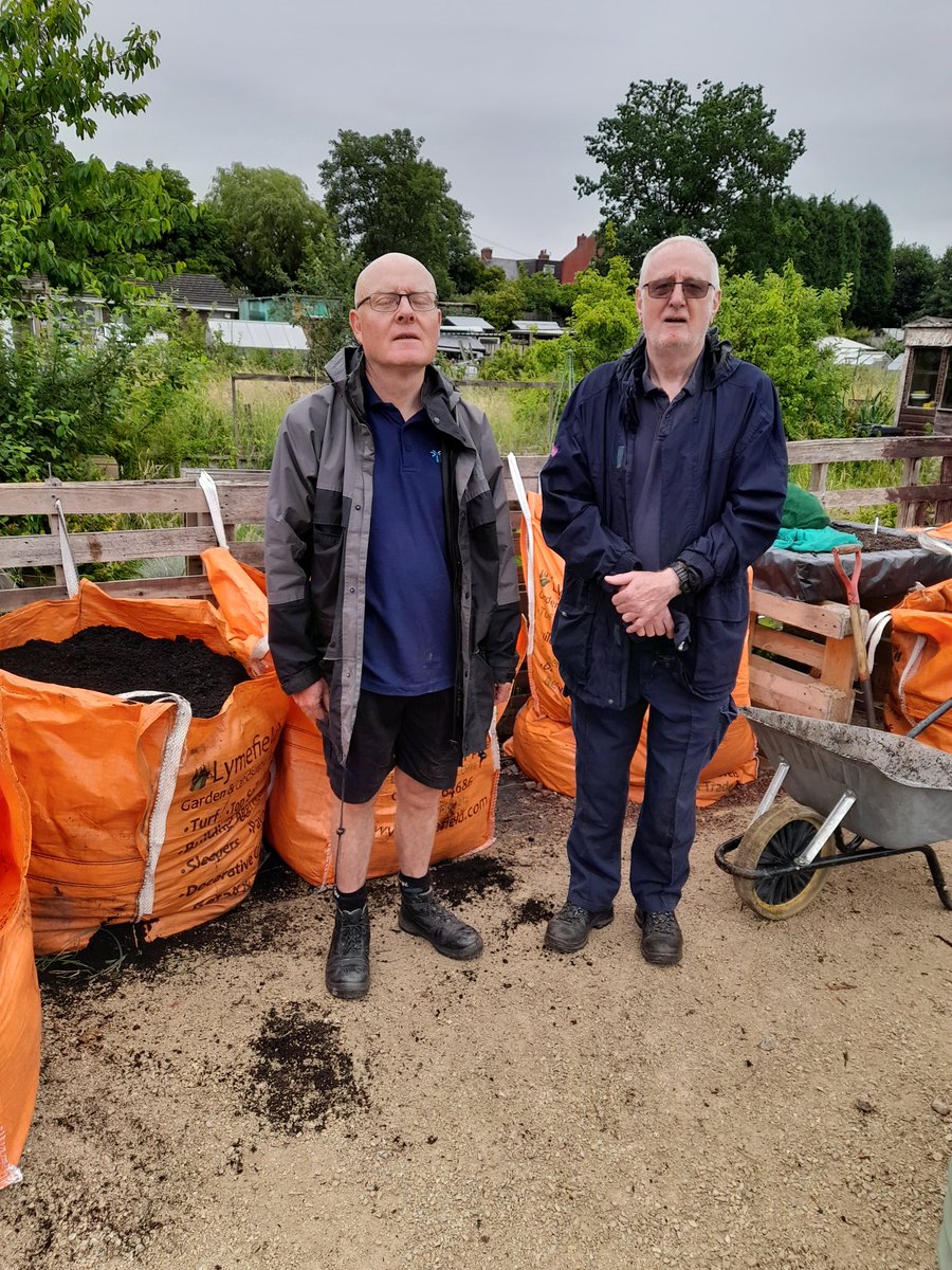LEAPcfc's tweet photo. Halfway into today's task Great work by Allan &amp; Gavin at Community Green, Dukinfield #communitygreen https://t.co/tod2Mfm3PW