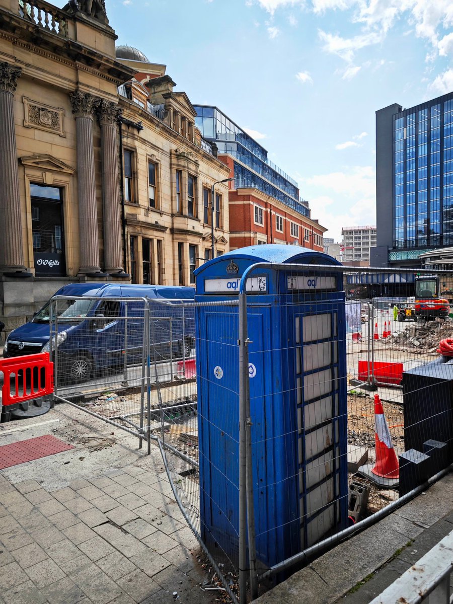 #TelephoneBoxTuesday
📸 Disgraceful blue Tory miscreant quarantined and humiliated near Leeds Railway Station..