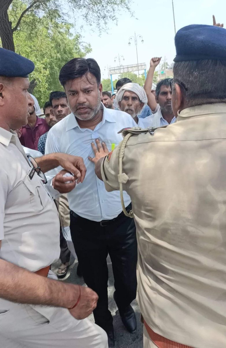 कल 28 जून सुबह, 11 बजे हम गाँव भाटला में डॉ भीमराव अंबेडकर पार्क में पहुंचेंगे, जहां पर बाबा साहब की प्रतिमा को खंडित कर अपमानित किया गया है।
सभी साथियों से अनुरोध है कि आप भी मौके पर साथियों सहित पहुंचे। 

रजत कल्सन