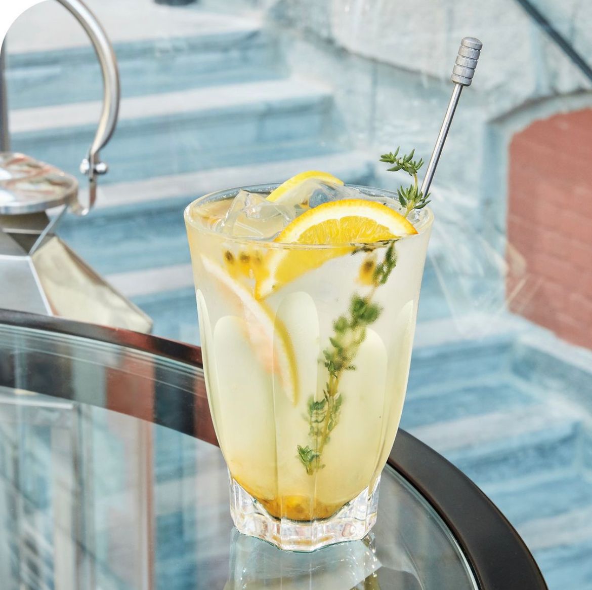 Un cóctel bien presentado sabe mejor.🍹🤩¿Verdad? 

Haz que tus presentaciones se unan con la estética de tu local para crear bebidas veraniegas como estas. 🏖️🌞

Descubre todas las colecciones de Arcoroc disponibles en #DemingoEquipamientos.✨