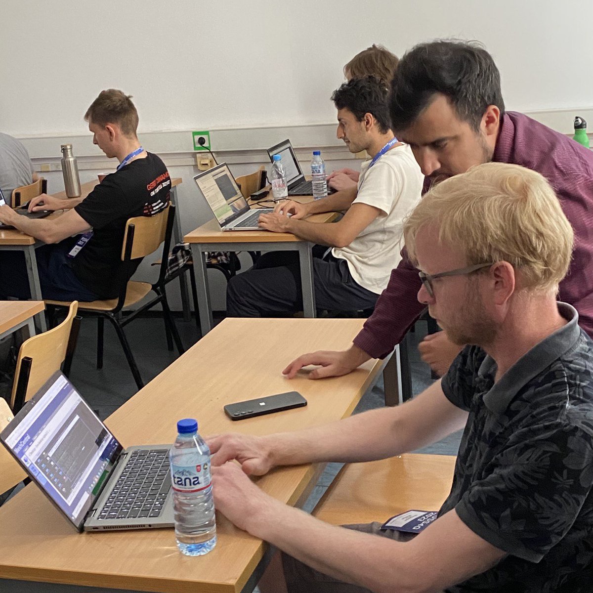 foss4g's tweet photo. A fascinating introductory workshop on #pgRouting by @VickyVvergara! 🌐
Practical examples using OpenStreetMap road network data from Kosovo were used to focus on the shortest path search near the #FOSS4G2023 venue. 🗺️
Glad to see geospatial flourishing with @OSGeo! 🤗 #FOSS4G https://t.co/3xDe8vueRl