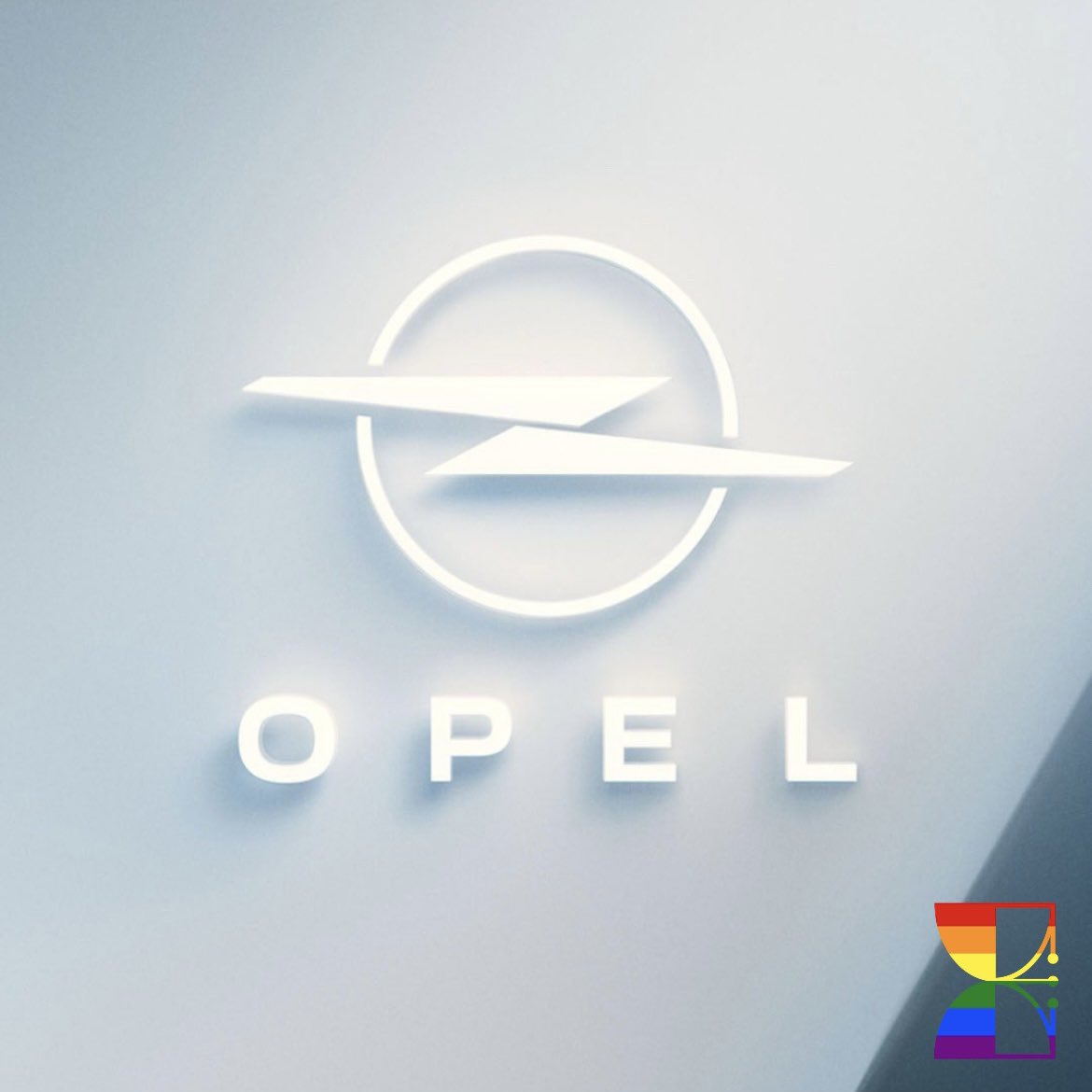 Opel (gruppo Stellantis) ha svelato il suo nuovo logo
-
Una modernizzazione del famoso “Blitz” della casa tedesca, che verrà introdotto nel 2024

#itslogotime #opel #stellantis #automotive #logo #thisisopel #electrification #brand #branding #brandidentity
