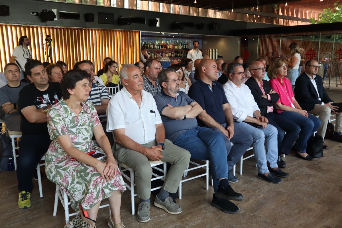 💧El consejero @fmartinezarroyo clausura la Asamblea de @RECAMDER, reivindicando “agua para beber y para el desarrollo rural de los pueblos de Castilla-La Mancha, ante los líderes del LEADER”.