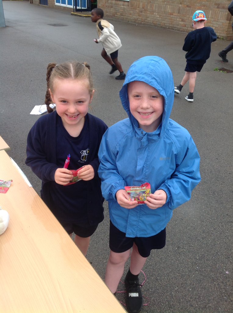 Class4KR's tweet photo. We had so much fun going round all the different stalls😃@Class3KA_NR https://t.co/7psDTIWPsU