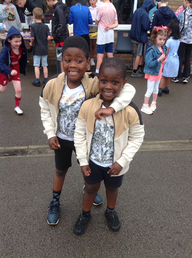 Class4KR's tweet photo. We had so much fun going round all the different stalls😃@Class3KA_NR https://t.co/7psDTIWPsU