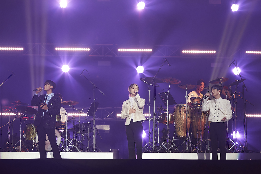 SHINee's tweet photo. 샤이니, 지난 23~25일 여섯 번째 단독 콘서트 'SHINee WORLD VI [PERFECT ILLUMINATION] 성공적으로 마쳤다!
컴백 전야제 화려하게 장식!

SHINee finished their 6th concert 'SHINee WORLD VI [PERFECT ILLUMINATION] successfully on June 23~25!
A great start of the 8th album!

https://t.co/GSGni3LAej 

#SHINee #샤이니
#HARD #SHINee_HARD 
#SHINeeWORLD_VI  
#PERFECT_ILLUMINATION #퍼펙트_일루미네이션