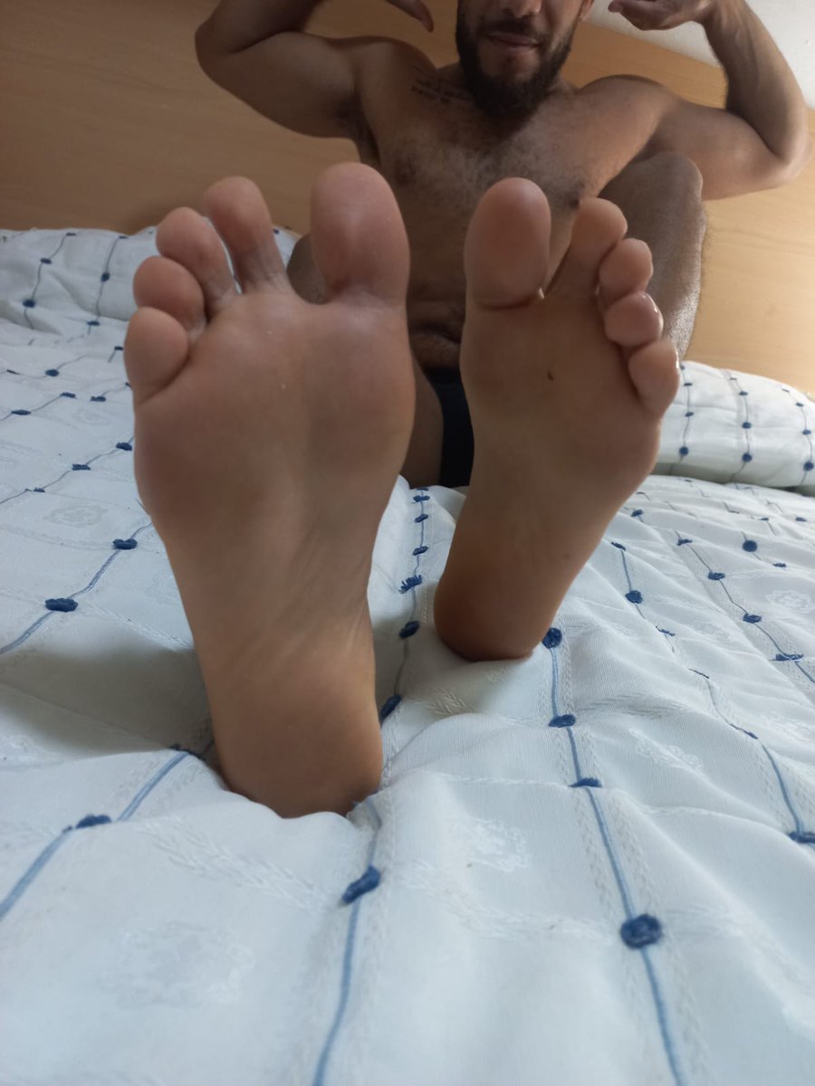 Masterf_feet's tweet photo. Listen up fucking weak subs! I want you all in my fucking dms. Come and serve me now.message me through  sends 
@AlphaKingsRT @ListOfMasters @RTslavemaster @AlphaMaleRTs @RTslavemaster @findominfluence @AlphaMusclewor @PromoRTpig
@MASTER_UPDATES

#findom #feetfethish #feet https://t.co/5xD1C2w7yS