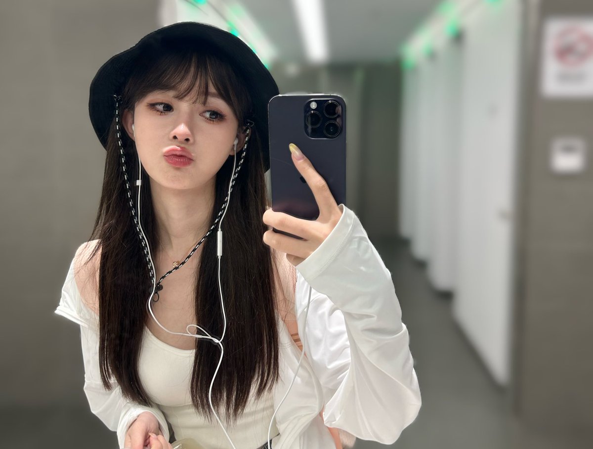 到啦～一盒周黑鸭从杭州吃到香港😂
有木有小伙伴在这嘞🤟🏻 https://t.co/zfvfGwp4hC