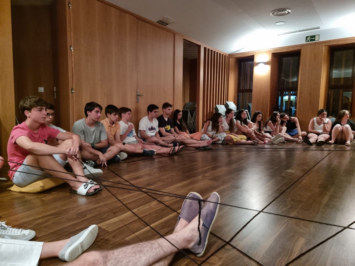 sscc_iberica's tweet photo. 🔴Ya ha comenzado el #VeranoSSCC. Esta semana se está celebrando la convivencia de jóvenes #puentemuro1. Los chicos hoy están recorriendo con El Principito el camino de los planetas 🪐. Un camino de reflexión sobre ellos mismos en el que descubrirán muchas cosas 😍 https://t.co/yZUb5hxmpy