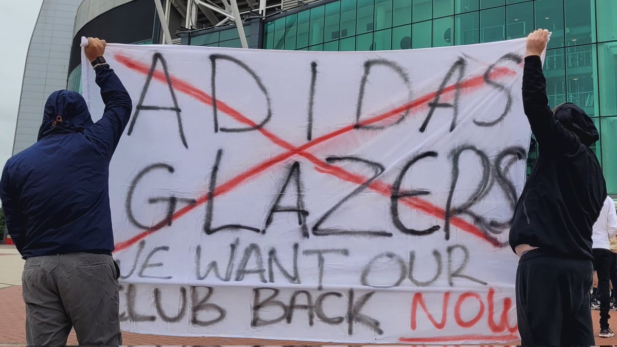 jonnield's tweet image. We want Glazers out #BoycottAdidas #GlazersOut