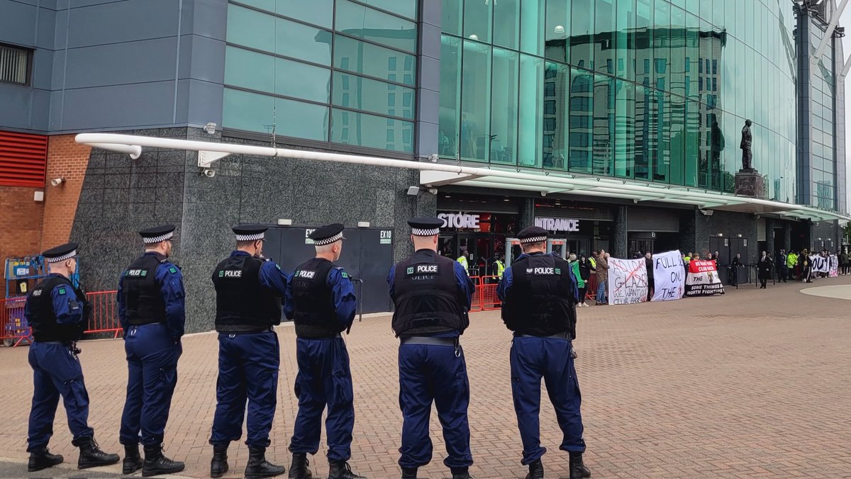 jonnield's tweet image. We want Glazers out #BoycottAdidas #GlazersOut