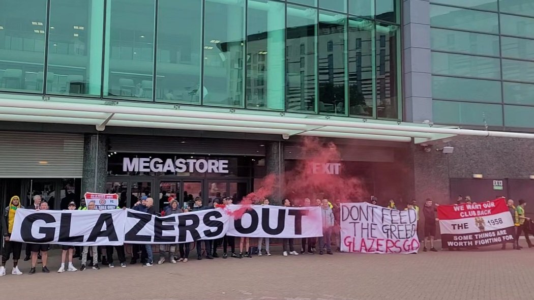 jonnield's tweet image. We want Glazers out #BoycottAdidas #GlazersOut