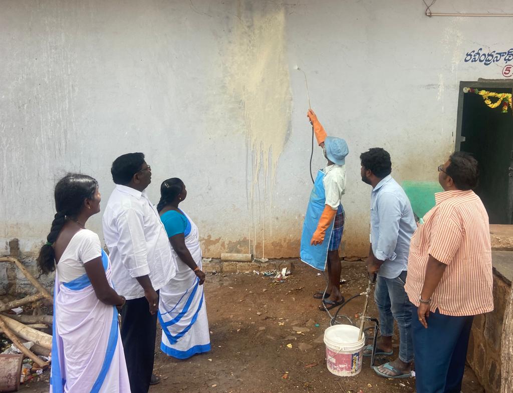 DmoKadapa's tweet photo. లింగాల ప్రభుత్వ ఎస్.సి మరియు బి.సి బాలుర వసతి గృహములలో దోమల నివారణ కొరకు  ముందస్తు జాగ్రత్త చర్యలుగా డిడిటి  పిచికారీ చేయడమైనది. https://t.co/4wZ5x9yEhe