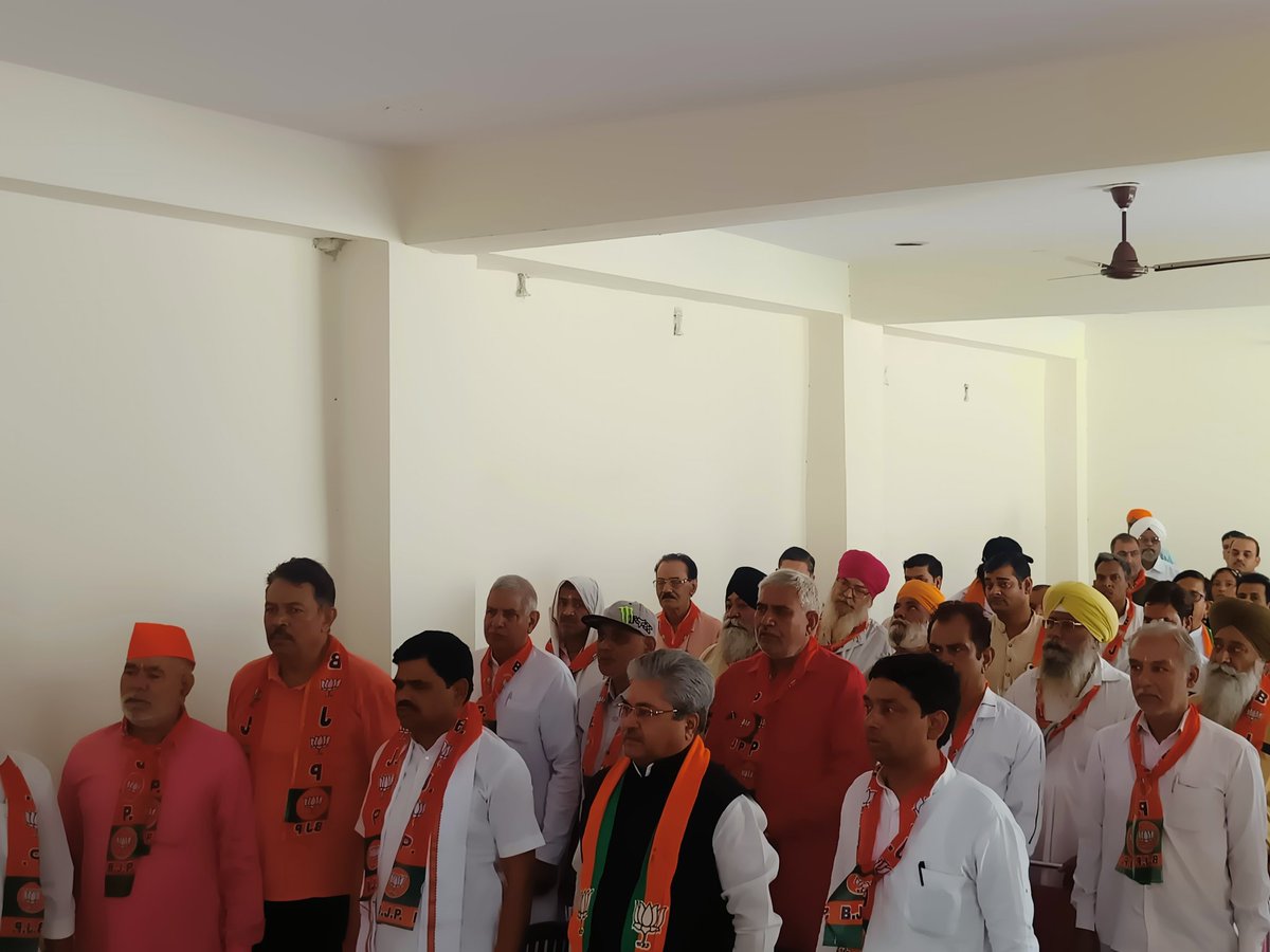 BajrangPShukla's tweet photo. #MeraBoothSabseMajboot अभियान के अंतर्गत आज @Bjp4Outer के निलोठी मंडल में राष्ट्रीय महामंत्री श्री @dushyanttgautam जी के साथ @narendramodi जी द्वारा बूथ के कार्यकर्ताओं के साथ किए गए संवाद को सुना। @Virend_Sachdeva @PavanRanaRSS @BJP4Delhi https://t.co/xmYBuJYvPg