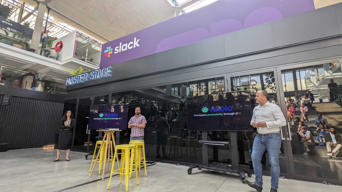 Our co-founders <a href="/ArthurCoudouy/">Arthur Coudouy</a>  &amp; <a href="/chnsydney/">Sydney Cohen</a> pitched Axolo to <a href="/iamcal/">Cal Henderson</a>, co-founder &amp; CTO @ <a href="/SlackHQ/">Slackbot</a>🤯.

Thanks to the Slack incubation @ <a href="/joinstationf/">STATION F</a>, we had the opportunity to pitch Axolo through the Slack AI Challenge.