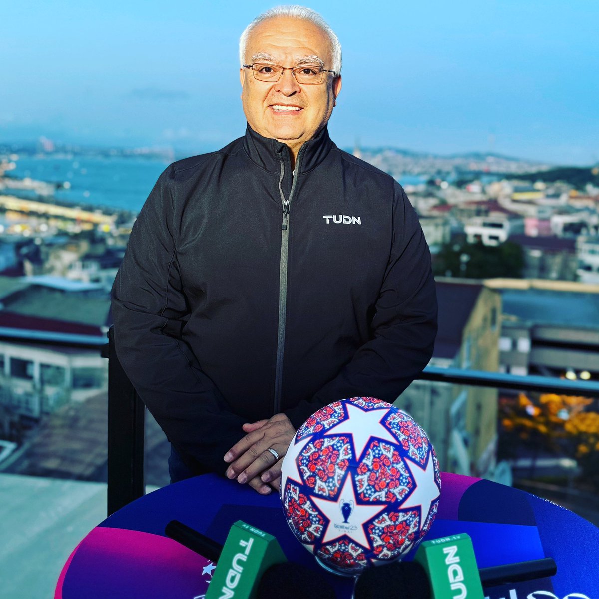 Después de una década de formar parte del increíble equipo de Univision Deportes, quiero expresar mi gratitud por las oportunidades y experiencias con las que he sido bendecido durante mi tiempo aquí. Esta separación abre la puerta para continuar con mis proyectos. 

A pesar de