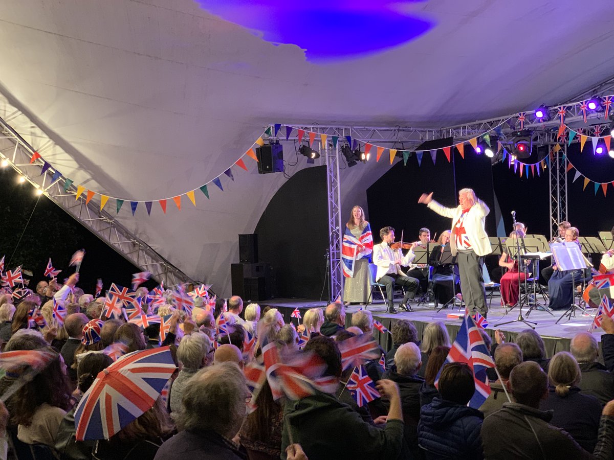 heverfestival's tweet image. &apos;We&apos;re coming to the Last Night of the Proms in Aug, can we wear trainers?&apos;
A BIG celebration, dress for the occasion &amp;amp; you may win tickets for 24 Proms. Trainers✅but nearly SOLD OUT book now - you can think about your outfit afterwards bit.ly/3U0sESo
#classicalconcerts