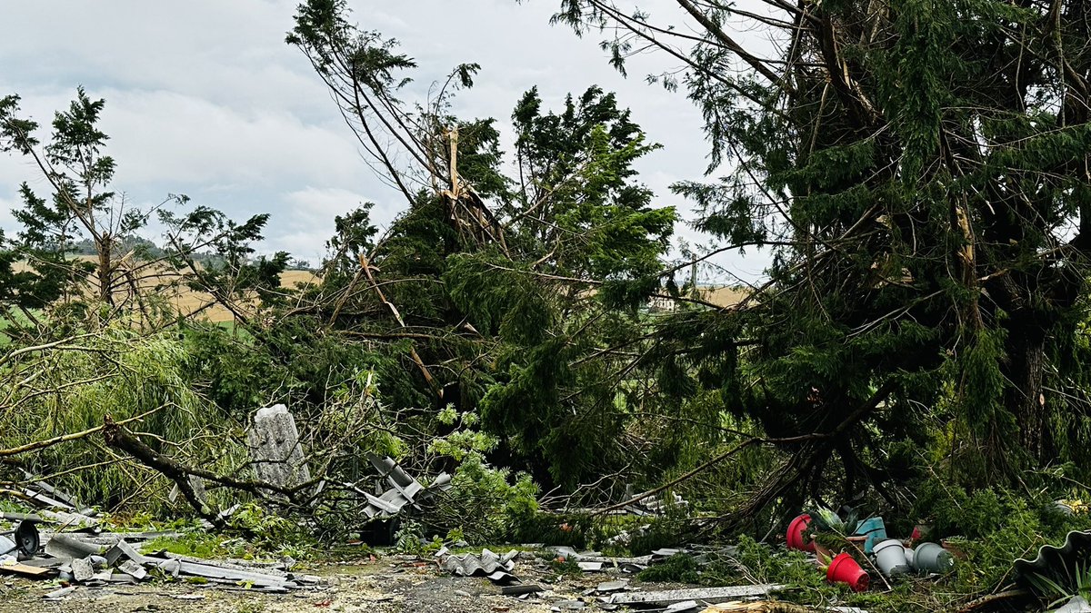 AntoineFarin's tweet photo. ⛈️☔️ Le département du #Gers a subi de violents passages orageux le 20 et 21 juin 2023, la commune de #Miradoux a été particulièrement impactée. 

👉🏼 Une semaine après, il s’avère nécessaire de remercier les différents services ⤵️ https://t.co/i1mw880ggM