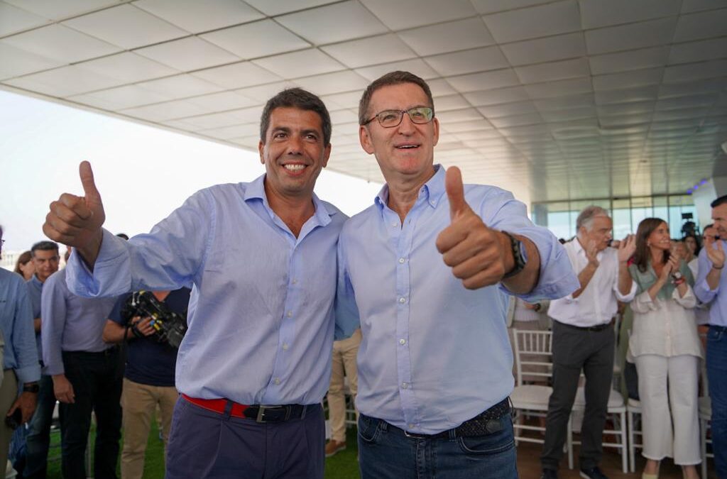 El cambio en la Comunitat empieza con la puesta en marcha de medidas que garanticen una sanidad pública y universal bien gestionada.

🗣️@CarlosMazon40 

🔗ppcv.com/mazon-el-cambi…