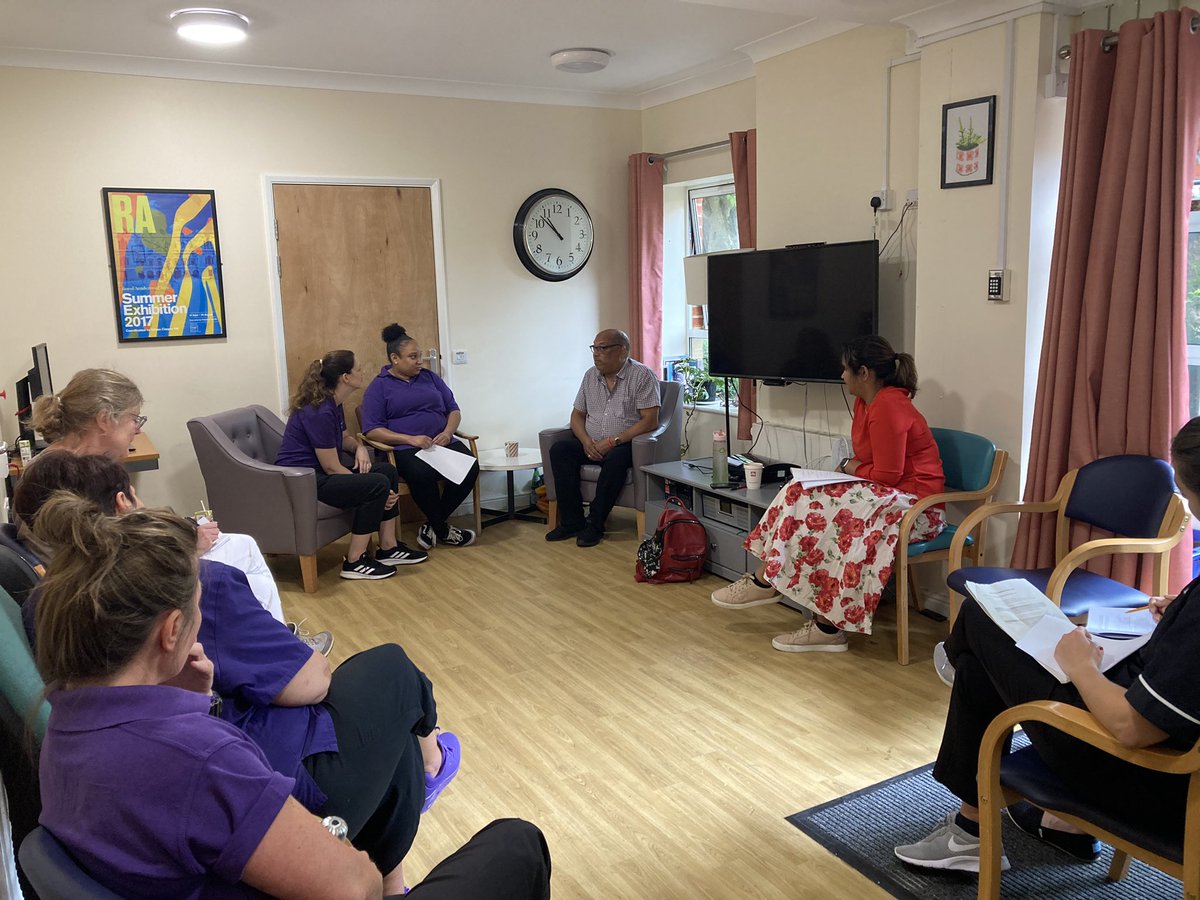 Fascinating simulation training this morning on challenging conversations around #mentalcapacity on our transitional unit @HTNRU1 led by @HomertonNeuro psychologist Charlotte Airey, @HomertonSimTeam & @HUHSafeguarding. Excited to roll this out across our neuro teams @NHSHomerton!