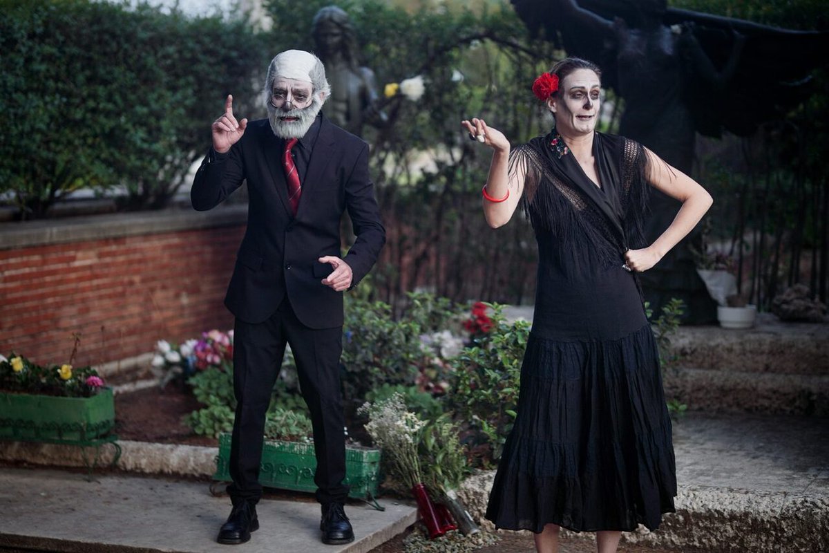 MADRID's tweet image. 📢¿Te imaginas una conversación entre Fermina Oliva, pasajera española y superviviente del famoso #Titanic, y #Forges?🎭

✅Personajes ilustres del cementerio de #LaAlmudena cobran vida en las visitas nocturnas teatralizadas.

Toda la Info:👉🏻informate.madrid.es/pc7zg2