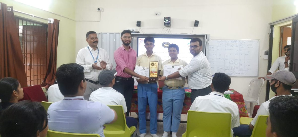 Oav_Saharpada's tweet photo. Our students Pradyumna Mohanta &amp; Sarada P. Sethy of Class IX stood #FIRST in the All India Quiz on Financial Literacy 2023 (Ditrict Level), and are selected for State Level Competition on 21th July 2023 at Bhubaneswar
@OAVS_Official 
@SMEOdisha 
@MoSarkar5T 
@CMO_Odisha https://t.co/JiAvHrbOFn