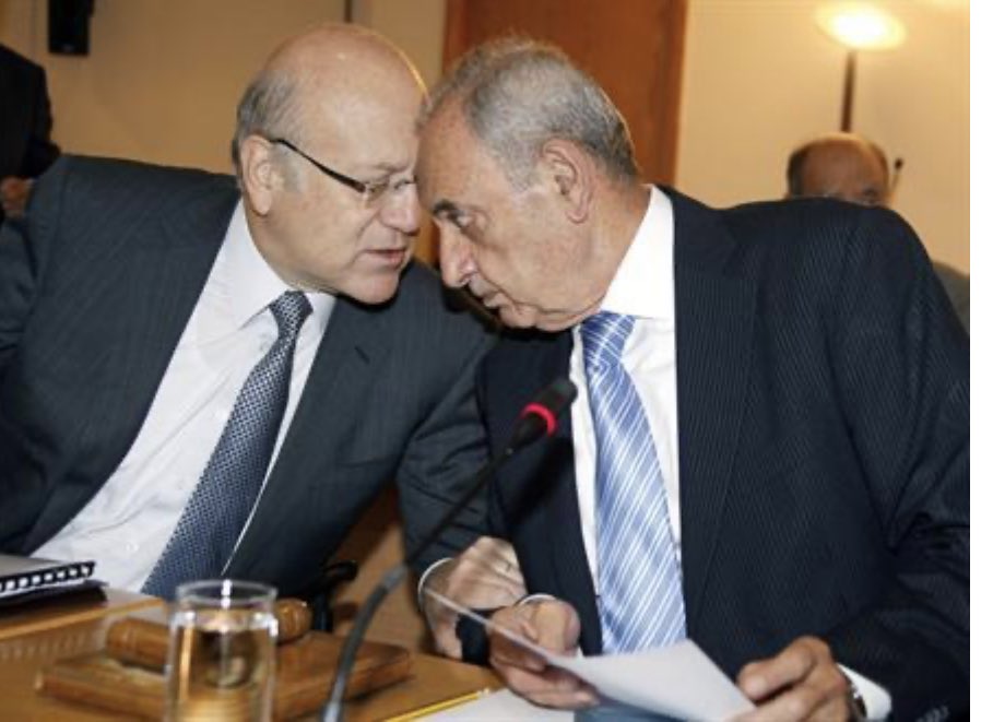 Mouniryouniss's tweet image. 📌يوسف خليل يهرب من مسؤوليته ويقول:

📌&quot;التدقيق الجنائي ملك للحكومة وليس لوزارة المالية، ما يستدعى أن تسلّم النسخة النهائية عند جهوزها إلى مجلس الوزراء. وبالتالي، التصرف بمضمونه يبقى من صلاحيات هذا المجلس&quot;!

📌يرمي كرة النار في حضن نجيب ميقاتي، وميقاتي بدو يسأل بري .. وهيك يعني😅