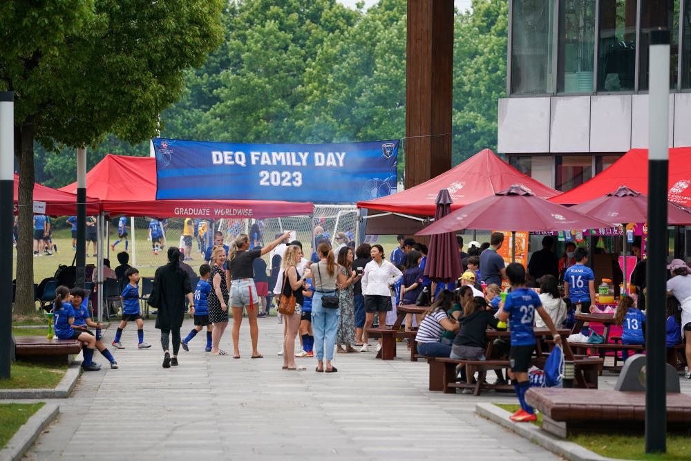 gino1987's tweet photo. DEQ Family Day 2023

👨‍👩‍👧‍👦 400+ people
⚽️ 100+ kids from our programme playing nearly 50 mini-matches
⚽️ U12-18 boys &amp; girls refereeing/coaching their younger club mates
⚽️ 3 parents matches
🏆 End of season awards
💰 £1,000 + raised for two charities
💙 One community https://t.co/eh2ClBSVgK
