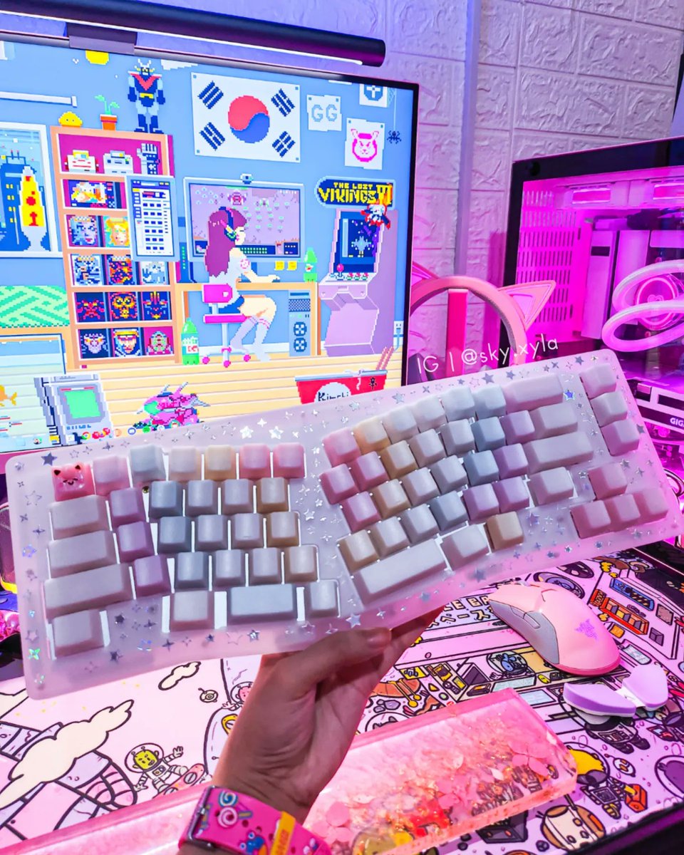 one of my fave keebs from my collection ♡ akko pro alice plus in POM jelly keycaps!

#Akko #mechanicalkeyboard #cuteaesthetic #pastelaesthetic #cute