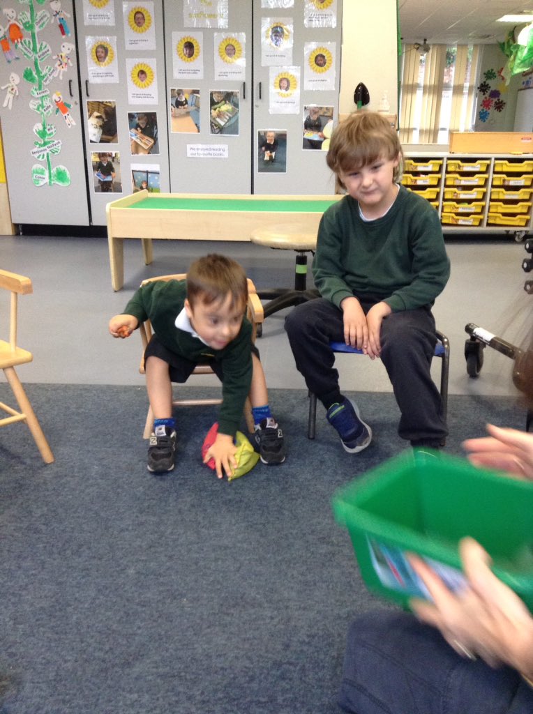 swhsunflowers's tweet image. The sunflowers enjoyed throwing beanbags and counting how many landed in a box. We could all point to the number and show the correct number of fingers! 
#swhmaths
#swhsunflowers