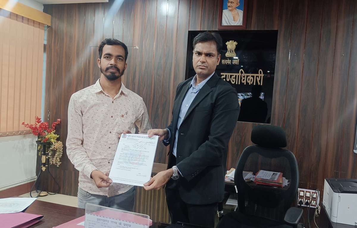 उपायुक्त महोदय <a href="/DCseraikella/">DC Seraikela-Kharsawan</a> से मिलकर बिहार स्पंज आयरन लिमिटेड चांडिल कंपनी द्वारा फैलाए जा रहे प्रदुषण को नियंत्रित करने एवं प्रदुषण नियंत्रण पर्षद के अधिकारियों द्वारा लापरवाही बरते जाने के लिए उनपर कार्रवाई करने का माँग किया <a href="/jspcbranchi/">Jharkhand State Pollution Control Board</a> <a href="/HemantSorenJMM/">Hemant Soren</a>