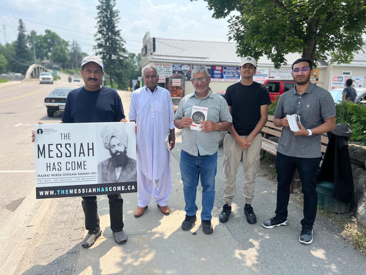 AMYA_Barrie's tweet photo. As part of the nationwide #ExploreIslam campaign, we visited the the Town of Kinmount to spread the message of Islam and tell the people that Messiah Has Come. 
#kinmount #MuslimYouth https://t.co/iWVNGFDEX4