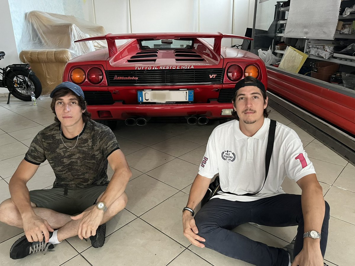 mathimelli's tweet photo. Tutto il resto e noia 

——
#LamborghiniDiablo
#Diablo
#ItalianCars
#SupercarsItaly
#ExoticCars
#ArgentinianInItaly
#LuxuryCars
#DreamCar 
#CarEnthusiast https://t.co/PJsMw3gGRM