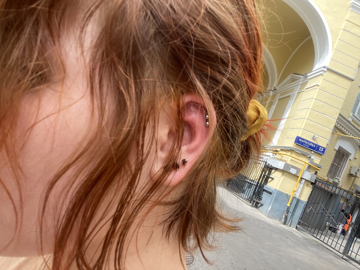 сменили украшения в салоне