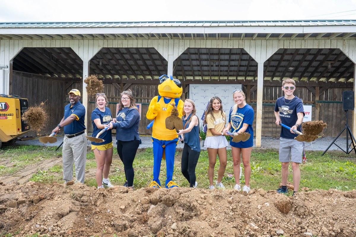 EmoryHenry_XCTF's tweet photo. We had a great day celebrating the beginning of construction for the Food City Sports Complex. ๐๐
#GoWasps | #StingersUp | #BlueCollarGoldStandard | #EHCXCTF | #FoodCitySportsComplex https://t.co/8zAGK5kBzp