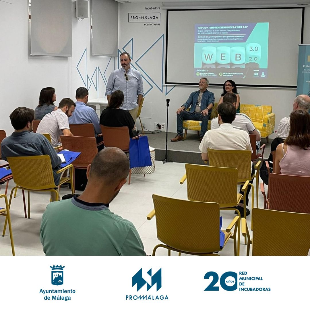 promalaga's tweet photo. Nos encanta ver a #emprendedores y #empresarios aprendiendo en nuestras #incubadoras. Esta mañana hemos celebrado en #PromálagaEconomistas el taller 'Emprendiendo en la web 3.0' con ponentes de @LaBrujulaXR, @OnversedFactory, @EasyChatBot, @Bimfloat_ y @AldoraGames, entre otros https://t.co/ndL2aQSvfZ