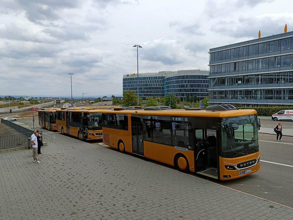 BusSustainable's tweet photo. 🇩🇪 Live from Stuttgart!
🚍🚀 Today we are testing the new Setra MultiClass 500 LE 👇🏻
#Setra #MultiClass500LE #TestDrive #bus #autobus #mobility #intercitybus #Daimler https://t.co/rmE2cgVRm8