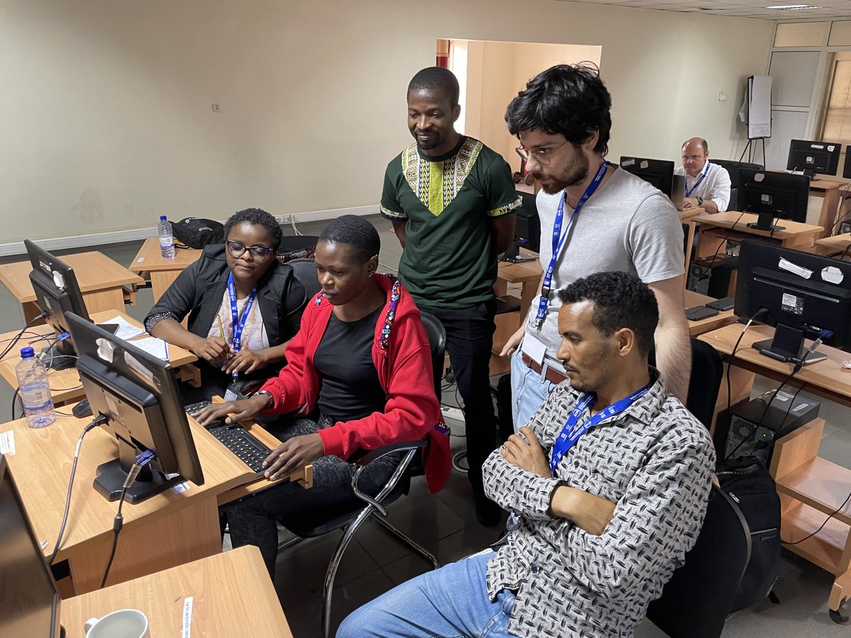 Back from the 7th African School on Electronic Structure Methods and Applications (ASESMA indico.ictp.it/event/10181/) at ICTP-EAIFR @ictpeaifr in Kigali, Rwanda. Unsure who learned more, the participants or I! 😅Looking for bright and motivated PhD students? Announce on @ictpnews!
