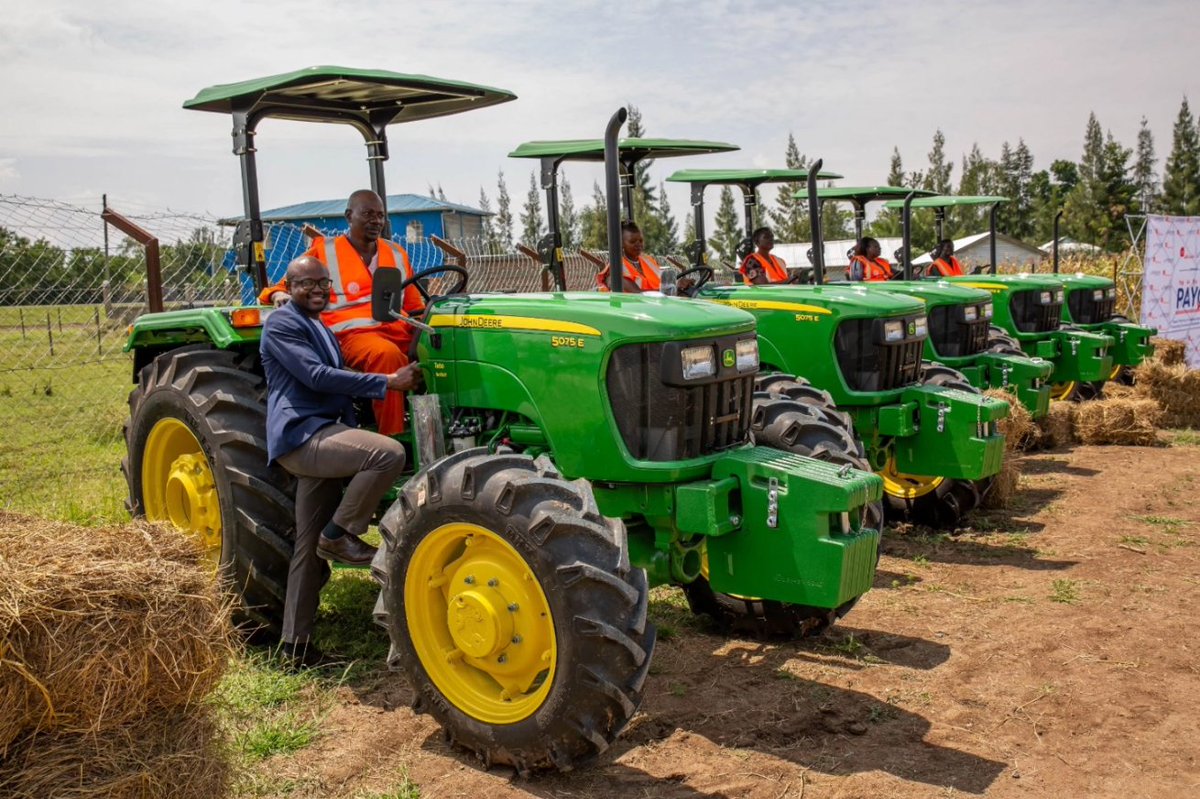 HelloTractor tweet picture