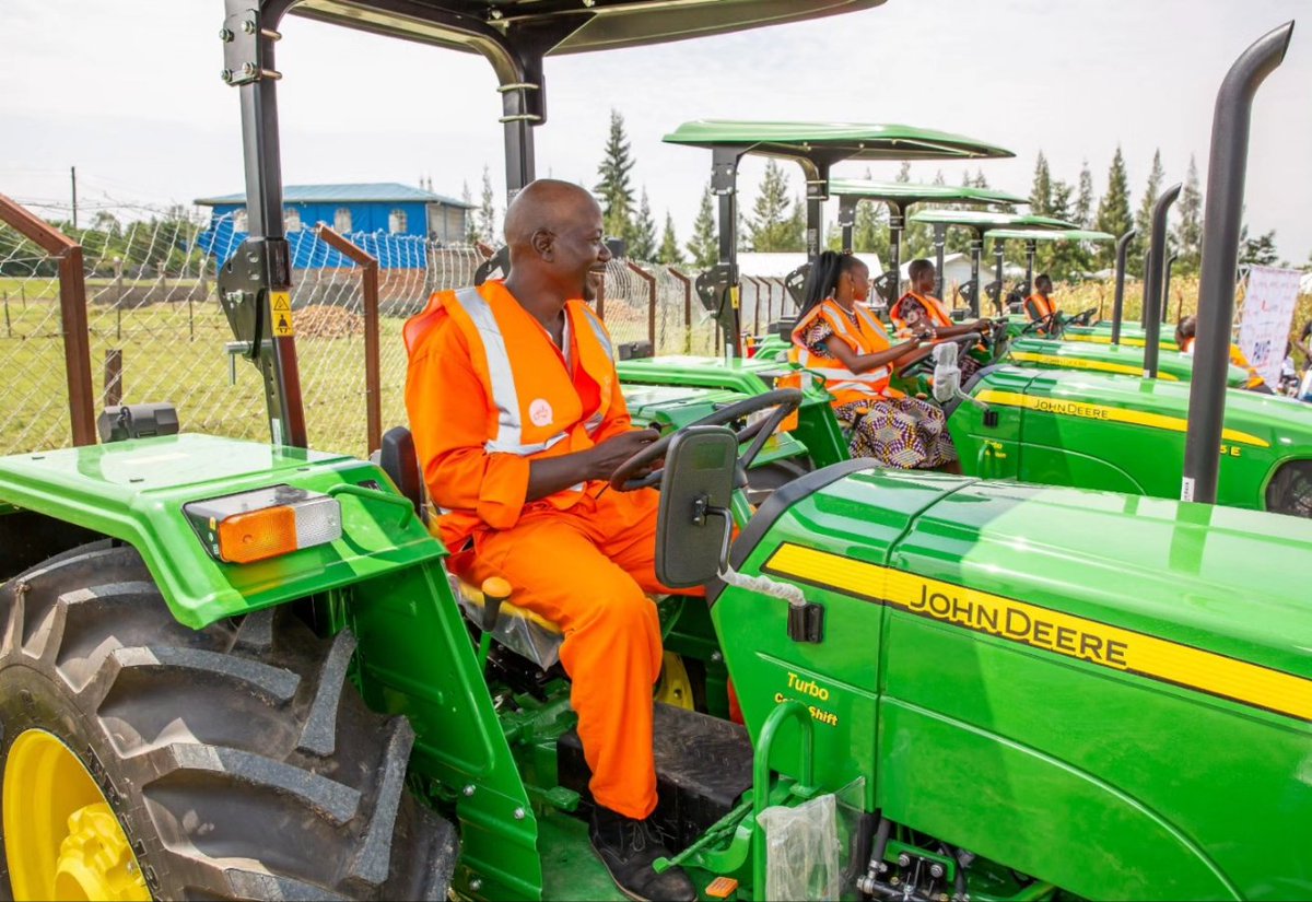 HelloTractor tweet picture