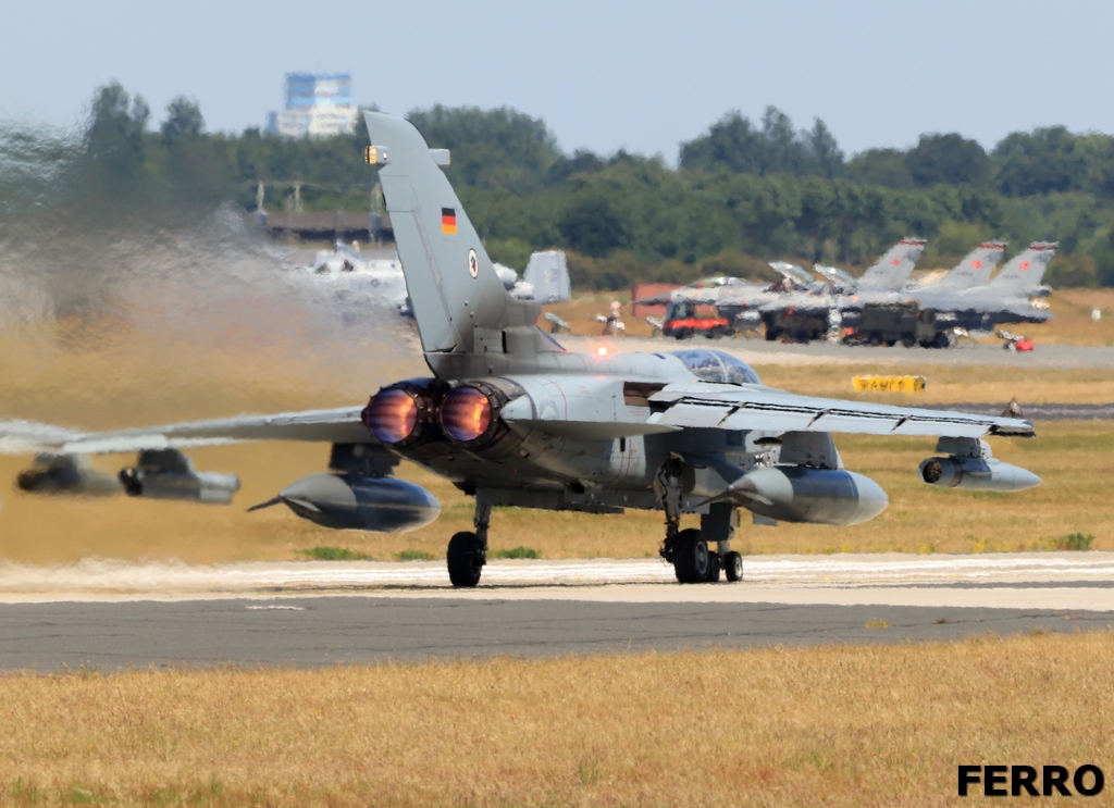 (1/3) German AF Panavia Tornado IDS at Schleswig-Jagel AB #AvGeek #avgeeks #aviation #planespotting #aviationdaily #aviationphotography
@air_intel #AirDefender23 

✈️43+59