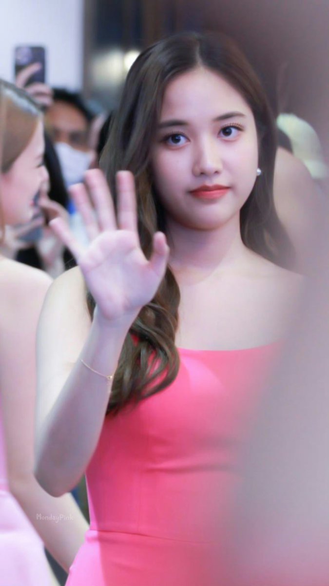 chuyushutingxi1's tweet photo. Always support my girl Freen
 #FreenAtLLLGala
 #srchafreen https://t.co/wYVegj6Tqw