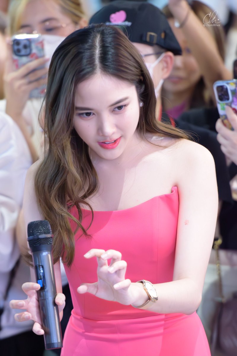 chuyushutingxi1's tweet photo. Always support my girl Freen
 #FreenAtLLLGala
 #srchafreen https://t.co/wYVegj6Tqw