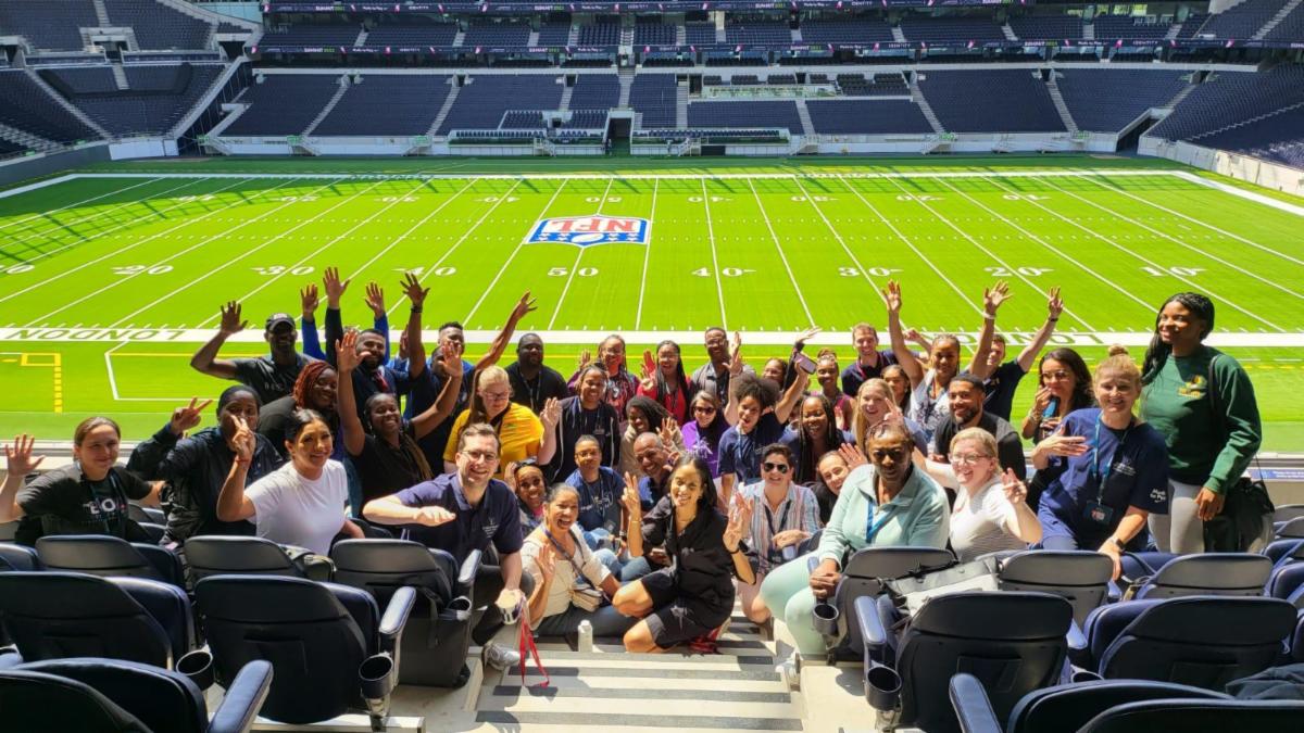 NetballAmerica's tweet photo. Exciting July #NetballAmerica news @USOpenNetball #TottenhamHotspurStadium @SpursOfficial @Laureus_USA @LaureusSport @WorldNetball_ @Americasnetball https://t.co/hNXIARgbRz Go #Netball @NetballScoop @_BrittanyCarter #USopenNetball #RoadtoUSOpen #BeAnInspiration https://t.co/f6CidwbAN7