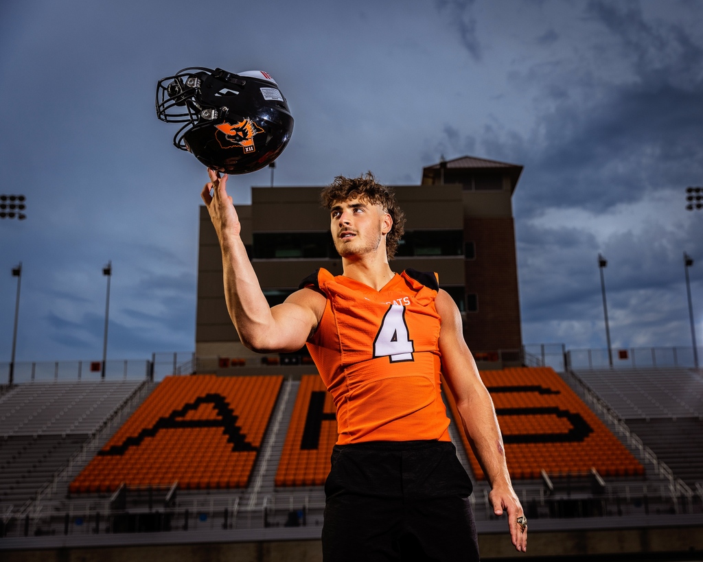 kristinmmoments's tweet image. Spinning with unstoppable skill, with the spirit of a champion! 🏈💪

#Aledo #AledoPhotographer #AledoProgram #Summer #Football #FWCamera #Sportraits #SportsPhotos