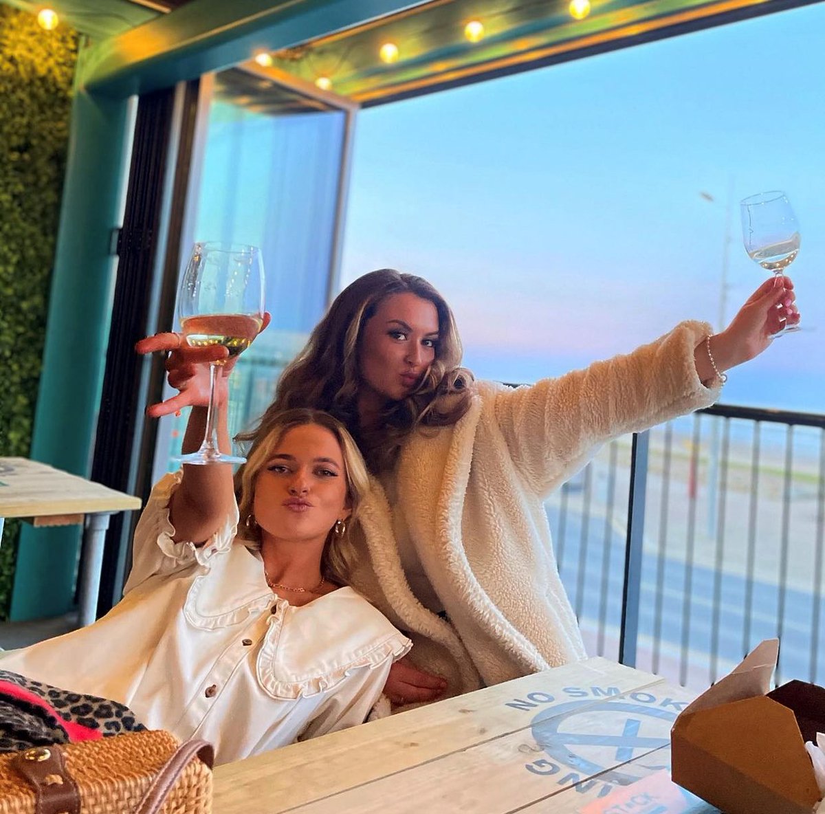 Grab your gals and join us for Tuesday Quiz Night 💙

Bring the smarty pants of your group and put your minds to the test for the ultimate post-work brain teaser, TONIGHT from 7pm!

📸 raeganmccardlex via IG