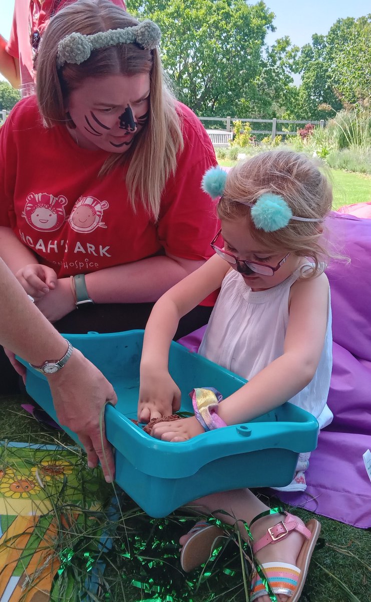 We're going on a bear hunt...🐻🧸

We recently had many little (and adorable) cubs join us at The Ark. Both the children and staff got into the spirit of things with some wild face paint before embarking on the grizzly hunt! 🐾❤️ #sensoryplay #bearhunt