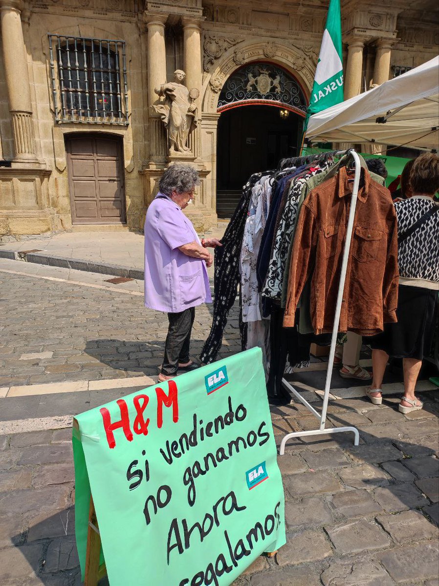 ELANafarroa's tweet photo. 📢H&amp;M La Morea: 2⃣0⃣0⃣ días en #huelgaindefinida

❌Desde 2009 con los #salarios congelados
❌Sin actualizaciones de #IPC 
❌Pérdida de #PoderAdquisitivo de casi un ⬇️25 %

¡Si vendiendo no ganamos, mejor la regalamos!

📲https://t.co/mPiqgCn3yn https://t.co/MFugf0gLWP