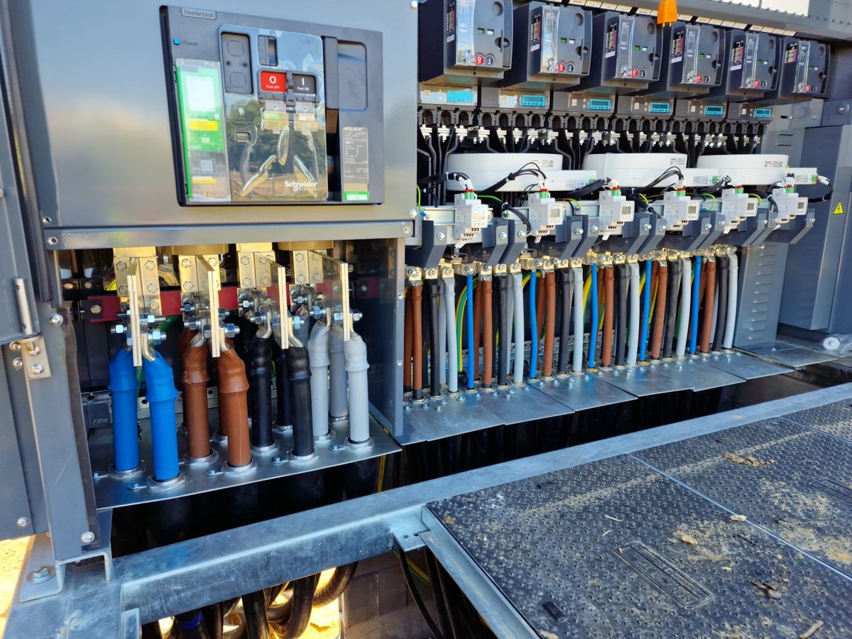 Tidy work from the team⚡ 🔌

Our expert eSmart Networks team recently installed 6x300kW Alpitronic ultra-rapid chargers as part of another project for The EV Network.

1/2

#ev #evcharging #charginginfrastructure