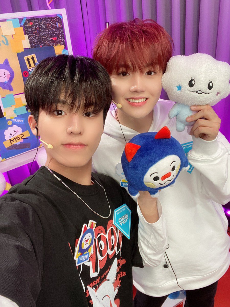 dowoohourly's tweet photo. We're gonna wait for dowoo selca with “BbiroJjeong” like the old days they took a selca with their first child “SomPy”
#DOYOUNG #도영 #PARKJEONGWOO #박정우 #DOWOO #도우 #TREASURE #SOM #WOOPY #BBIRO #JJEONG_GUE https://t.co/0Gx0IhaiPD